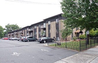 Highview Apartments in Orange, NJ - Foto de edificio - Building Photo