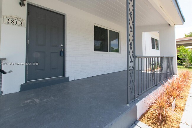 2813 SW 10th St in Fort Lauderdale, FL - Building Photo - Building Photo