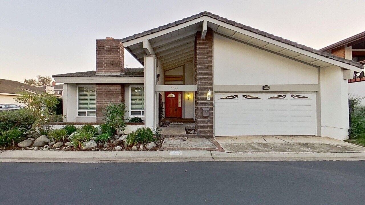 5022 Hemlock in Irvine, CA - Building Photo