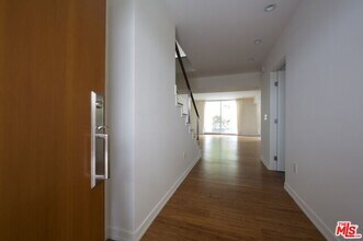 10366 Wilshire Blvd-Unit -203 in Los Angeles, CA - Building Photo - Building Photo