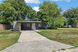 213 Aviation Ave in Schertz, TX - Building Photo