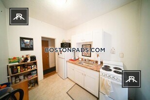 39 Dwight St in Brookline, MA - Building Photo