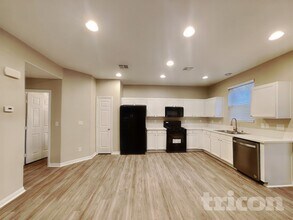 10626 Seasonable Dr in Las Vegas, NV - Foto de edificio - Building Photo