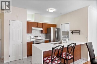 1885 WESTVIEW  211 in Windsor, ON - Building Photo - Building Photo