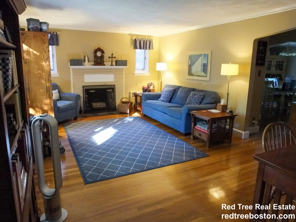 70 Gardner Rd, Unit 1 in Brookline, MA - Foto de edificio