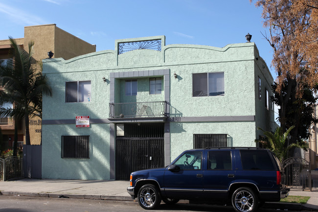 935 Olive Ave in Long Beach, CA - Foto de edificio - Building Photo