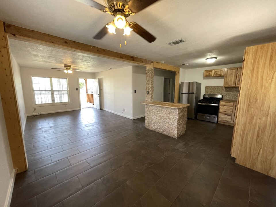 4813 37th St in Lubbock, TX - Foto de edificio