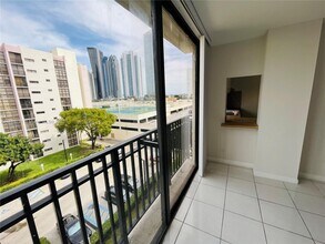 16909 N Bay Rd in Sunny Isles Beach, FL - Building Photo - Building Photo