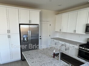 8829 Classical Wy in Elk Grove, CA - Building Photo - Building Photo