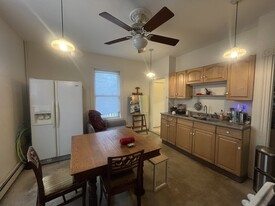 16 Haverford St, Unit 2 Apartamentos