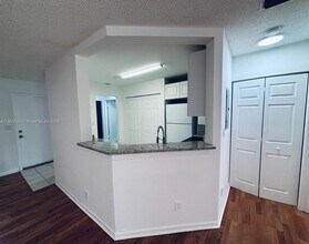 3453 NW 44th St in Lauderdale Lakes, FL - Foto de edificio - Building Photo