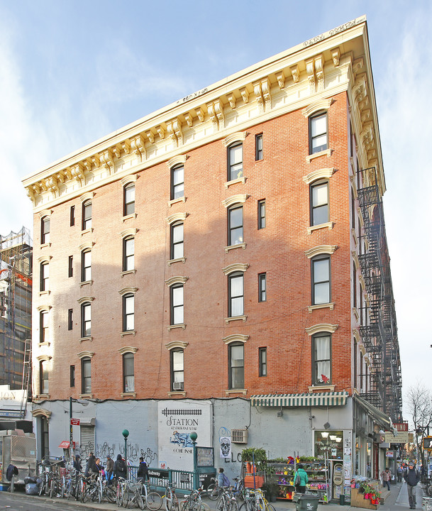 166 N 7th St in Brooklyn, NY - Building Photo