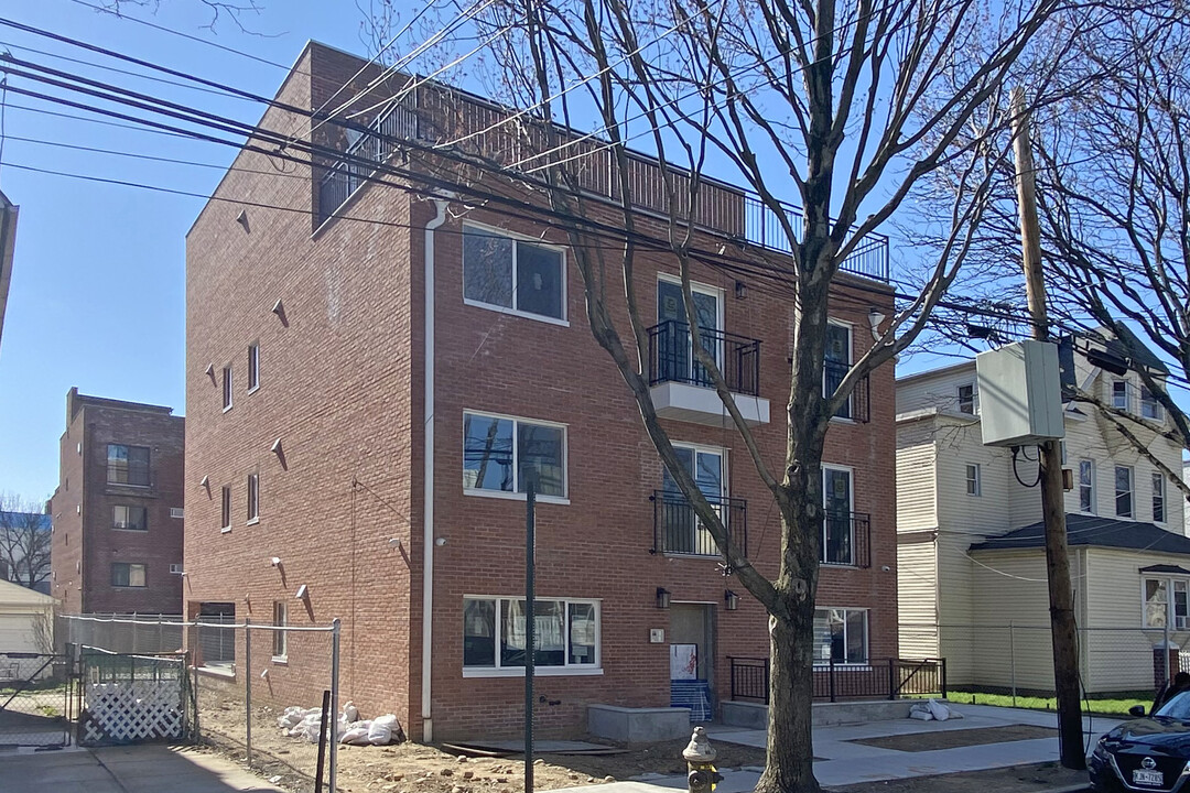 89-28 138th Pl in Jamaica, NY - Building Photo