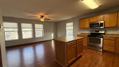 350 NE Sandalwood in Waukee, IA - Building Photo - Building Photo