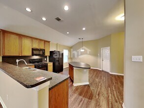 21711 Prairie Spring Ln in Spring, TX - Foto de edificio - Building Photo