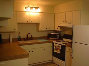 90 W Yavapai St-Unit -17 in Wickenburg, AZ - Foto de edificio - Building Photo