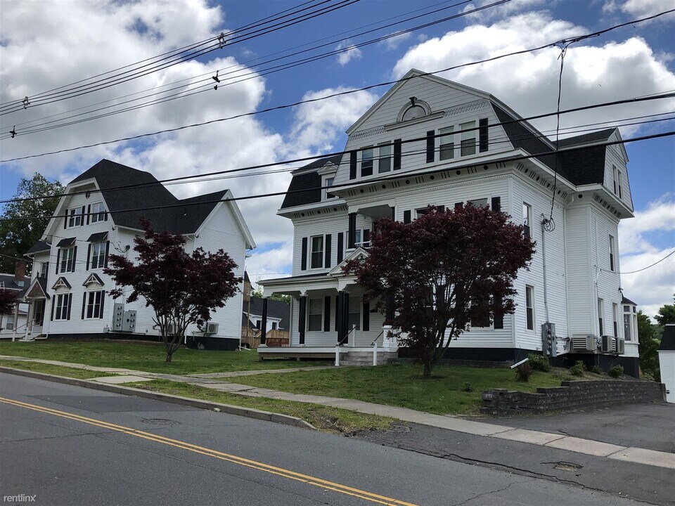60 High St in Bristol, CT - Building Photo