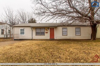 2211 NW 26th St in Lawton, OK - Foto de edificio - Building Photo