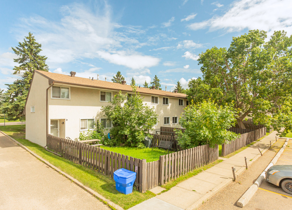 Rundle Heights II in Edmonton, AB - Building Photo