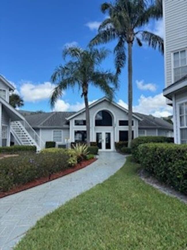 12213 Armenia Gables Cir in Tampa, FL - Building Photo - Building Photo