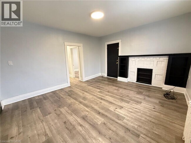 128 Carrick Ave in Hamilton, ON - Building Photo - Building Photo