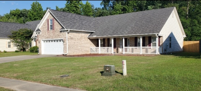 8245 Frenchorn Ln in Fayetteville, NC - Building Photo - Building Photo