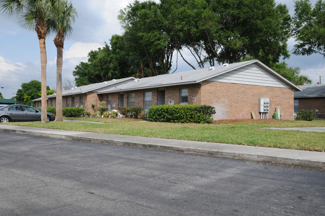 Pearl Lane Apartments in Umatilla, FL - Foto de edificio - Building Photo