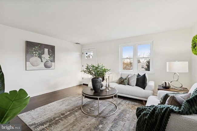 303 Lemon St in Stowe, PA - Building Photo - Building Photo