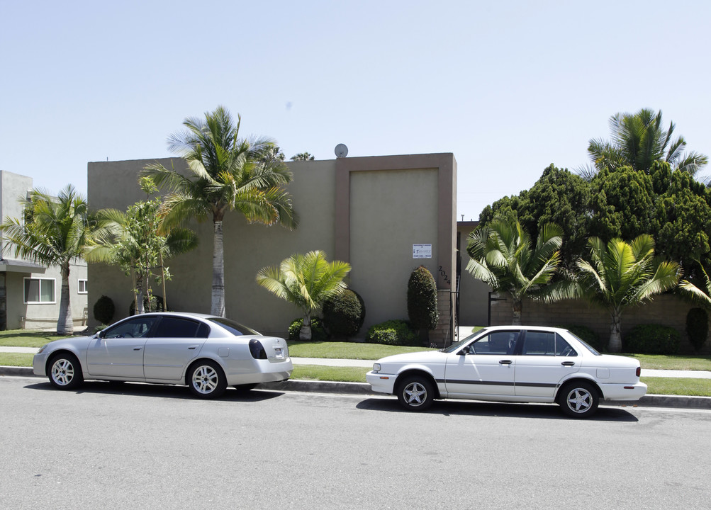 2024 E Whiting Ave in Fullerton, CA - Foto de edificio