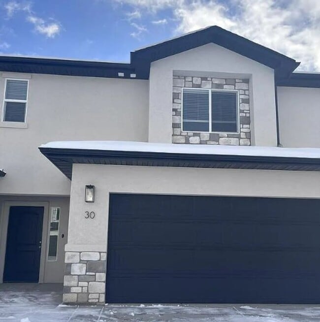 property at 668 E Fiddlers Canyon Rd