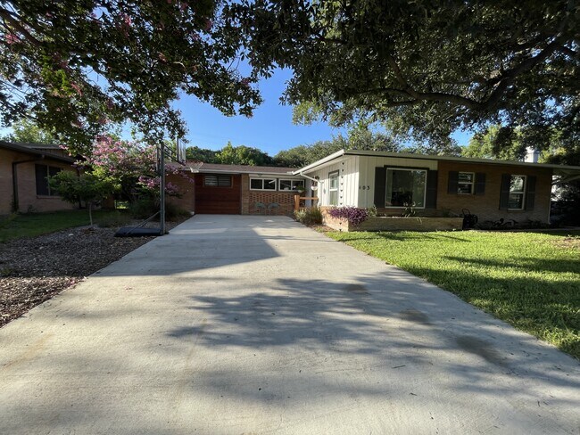 403 Marquis Ln in San Antonio, TX - Building Photo - Building Photo
