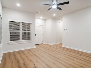 511 Cosmos St in Centerton, AR - Foto de edificio - Building Photo