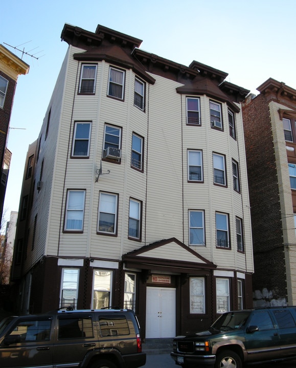 50 Van Cortlandt Pk Ave in Yonkers, NY - Building Photo