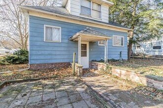 112 Brady Ln in Urbana, IL - Building Photo - Building Photo