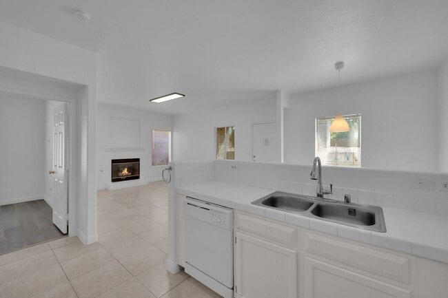 5828 W Vegas Dr in Las Vegas, NV - Building Photo - Building Photo