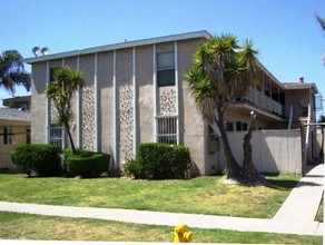 2617 W Rosecrans Ave in Gardena, CA - Building Photo - Building Photo