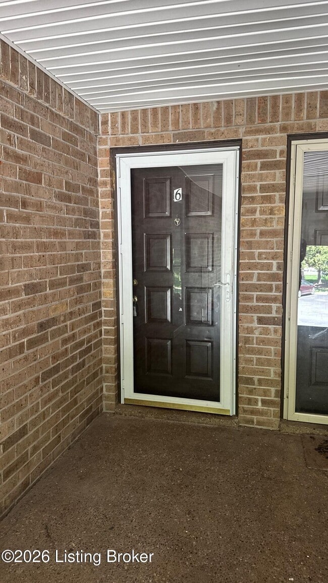 6512 Six Mile Ln in Louisville, KY - Building Photo - Building Photo