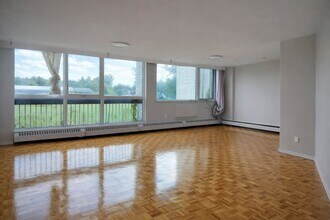 1 Rabbit Ln in Toronto, ON - Building Photo - Building Photo