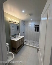 8911 Little John Dr, Unit 2 in Kunkletown, PA - Foto de edificio - Building Photo