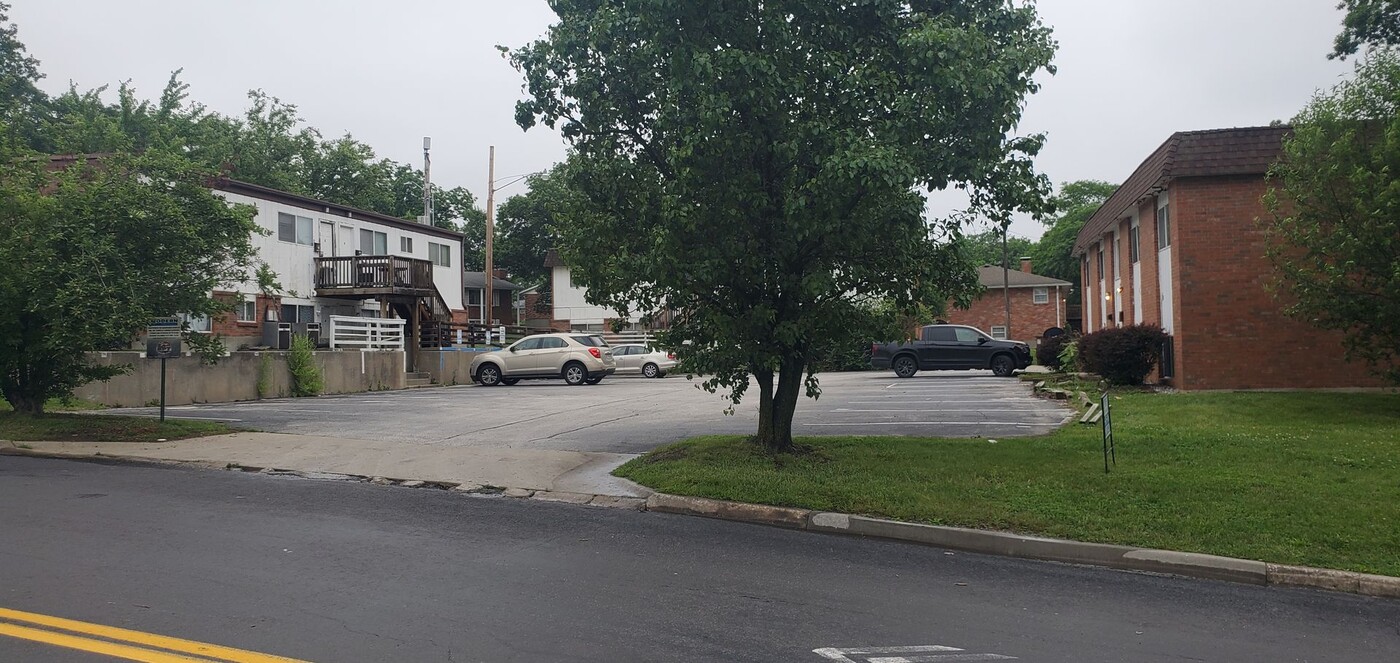924 W Texas Ave in Columbia, MO - Foto de edificio