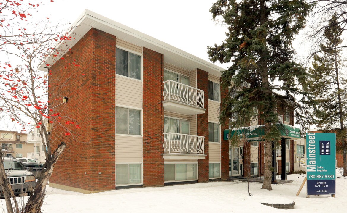Cypress Manor in Edmonton, AB - Building Photo