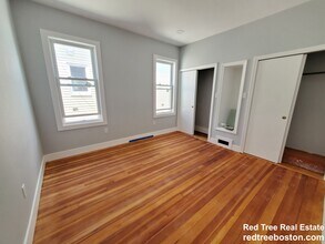 31 Faywood Ave, Unit 3 in Boston, MA - Building Photo - Building Photo