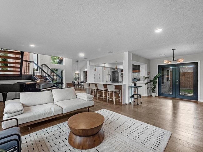 5041 Nina Lee Ln