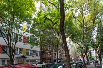 60 W 68th St in New York, NY - Building Photo - Building Photo