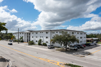 White House Apartments in North Miami, FL - Building Photo - Building Photo