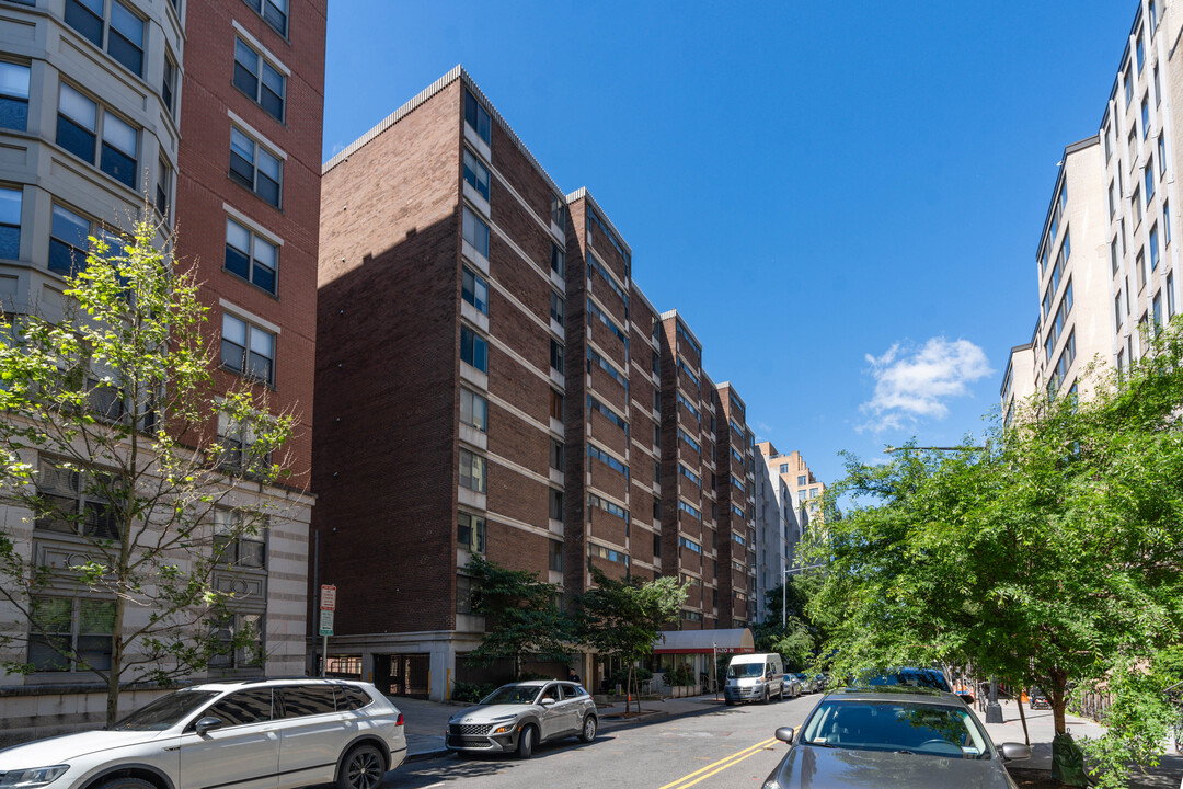 Towne Terrace East in Washington, DC - Foto de edificio