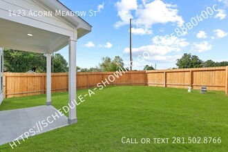 1423 Acorn Meadow St in Houston, TX - Foto de edificio - Building Photo
