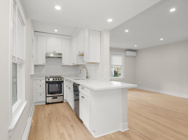 21 Holcomb Ave in Stamford, CT - Building Photo - Building Photo