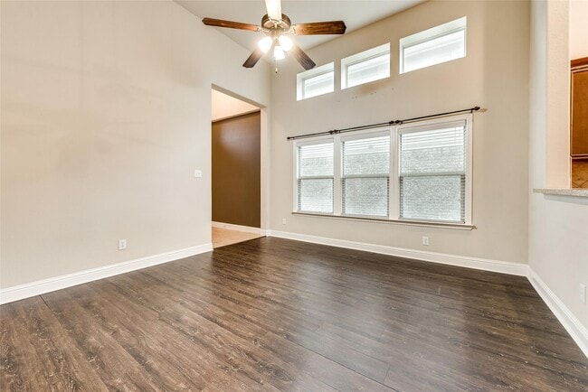 1613 Applegate Way in Royse City, TX - Foto de edificio - Building Photo