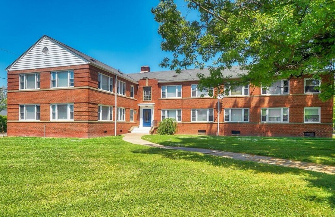 25941 Lake Shore Blvd in Euclid, OH - Building Photo